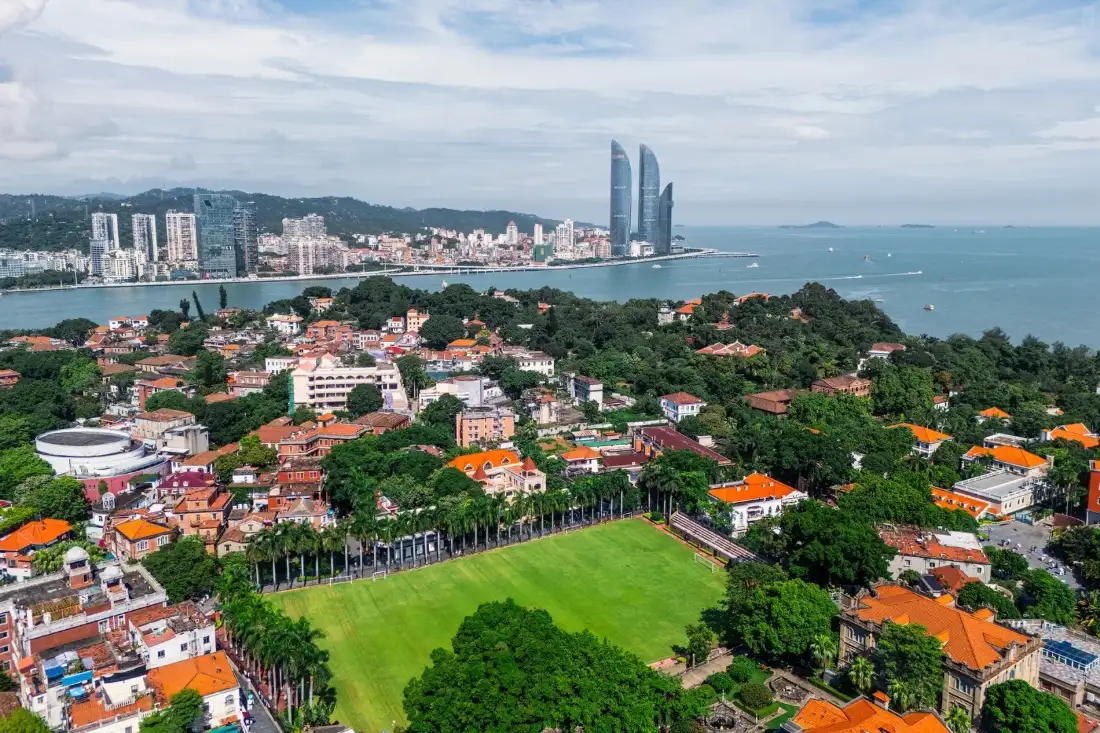 2k厦门鼓浪屿壁纸｜滨海城市背景图片 - 世茂双子塔风光「哲风壁纸」