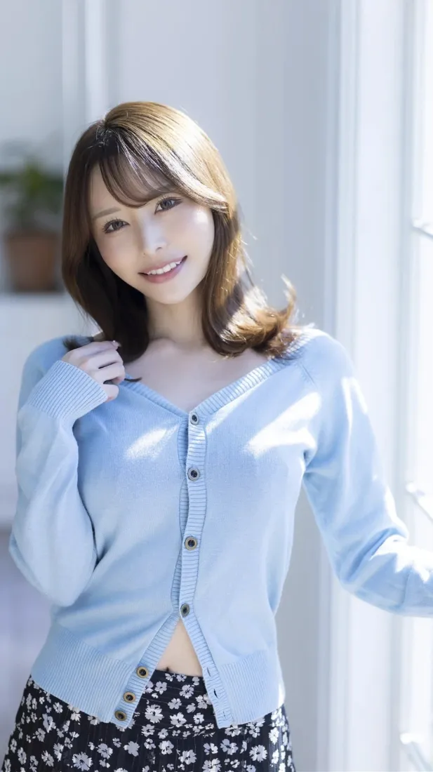 甜美居家美女手机壁纸｜暖阳氛围感背景图片 - 清新穿搭「哲风壁纸」