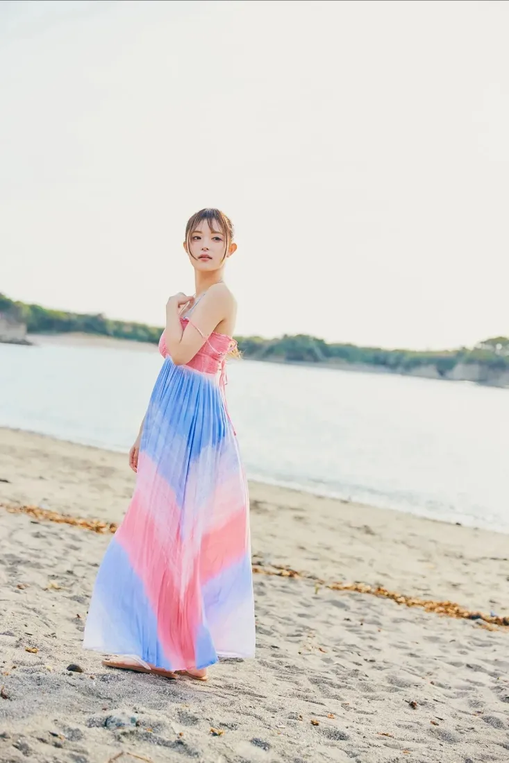 海边少女手机壁纸｜沙滩晴日背景图片 - 阳光氛围感「哲风壁纸」