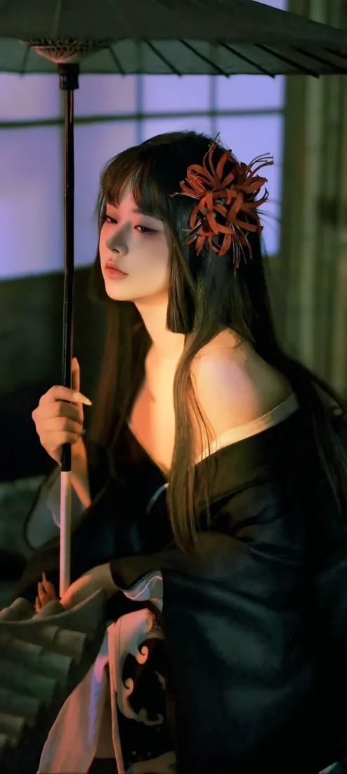 性感古风美女手机壁纸｜暗调场景背景图片 - 黑裙红花发饰「哲风壁纸」