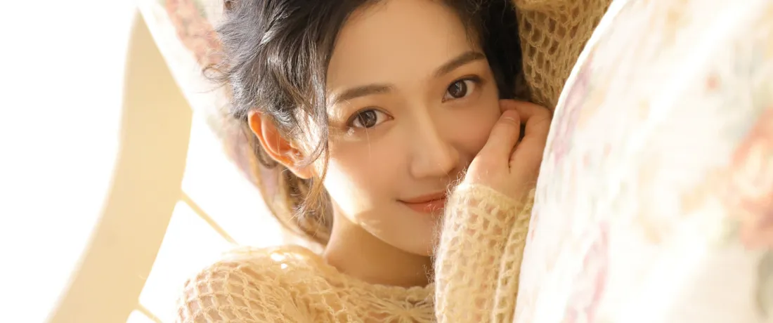 3k甜美女生壁纸｜暖调居家背景图片 - 温柔氛围感「哲风壁纸」