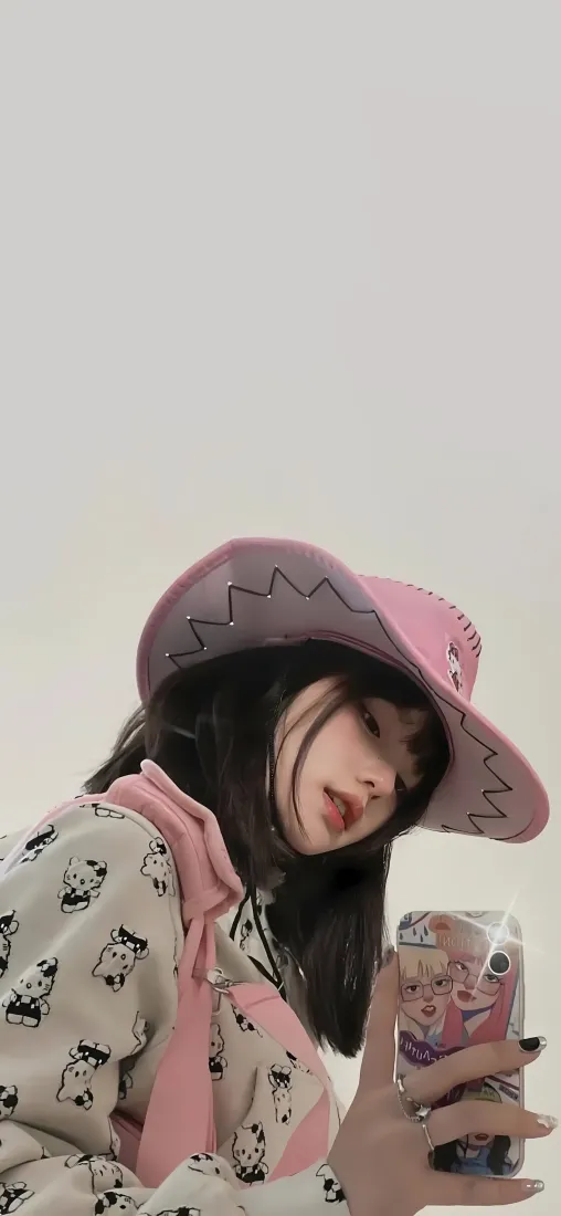 时尚美女手机壁纸｜简约纯色背景图片 - 休闲对镜自拍「哲风壁纸」