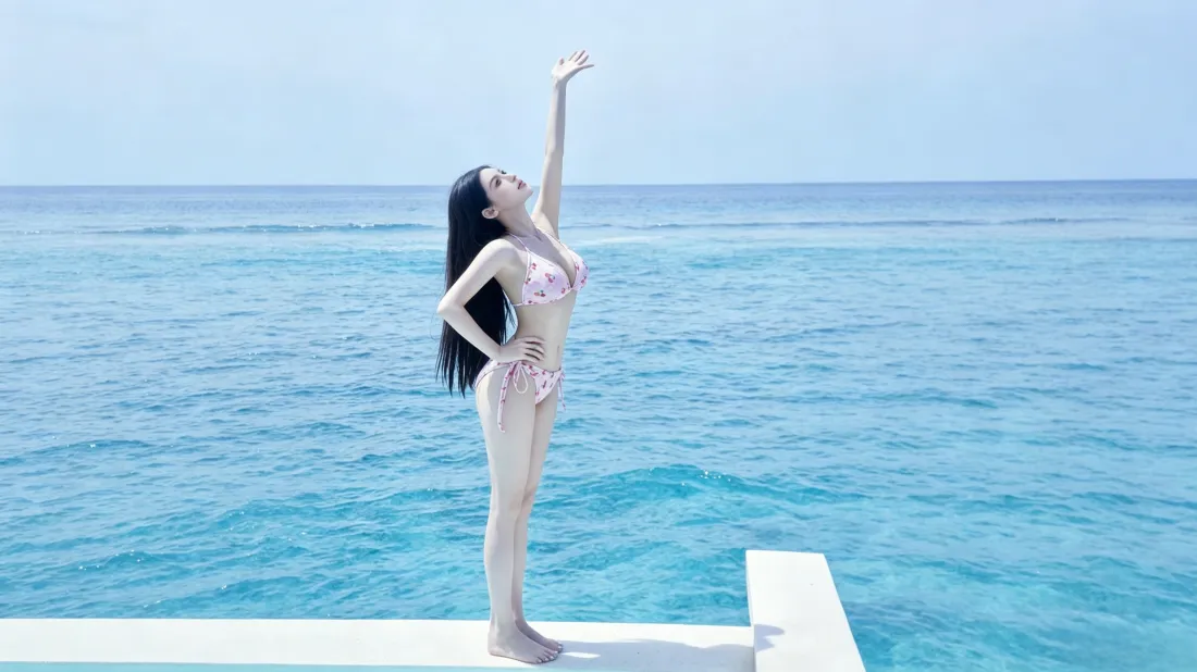 3k海边比基尼美女壁纸｜湛蓝海景背景图片 - 清新养眼「哲风壁纸」