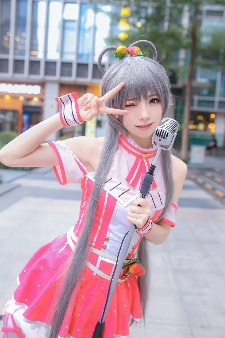 洛天依手机壁纸｜cosplay街拍背景图片 - 绮太郎Kitaro甜美出镜「哲风壁纸」
