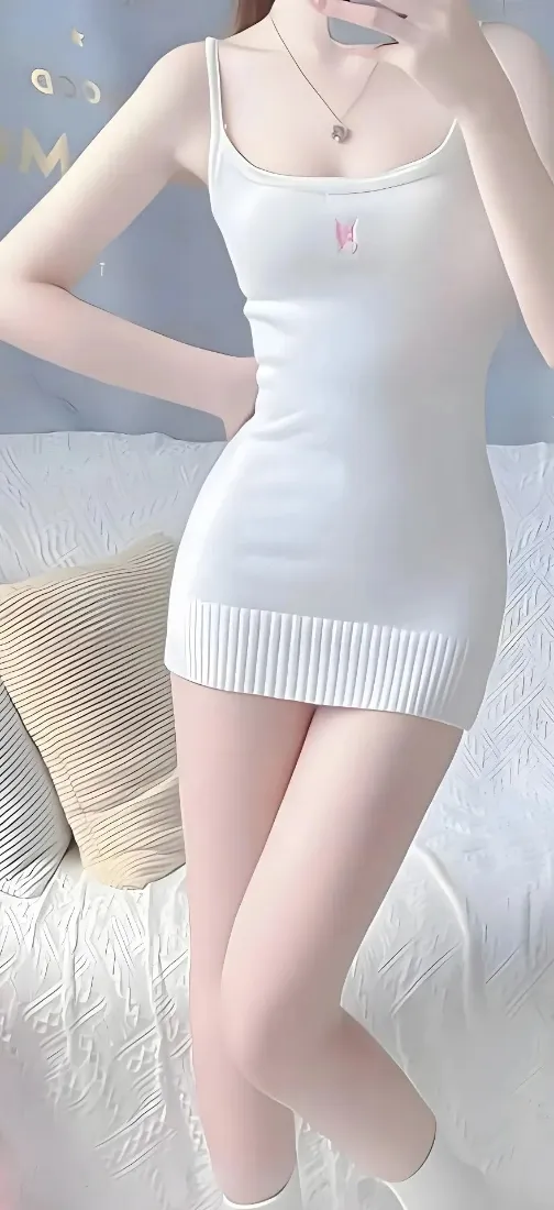 白色吊带裙美女手机壁纸｜居家简约背景图片 - 赏心悦目「哲风壁纸」