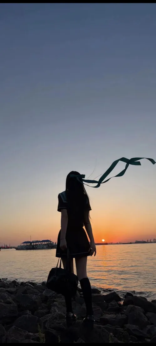 落日美女手机壁纸｜海边日落背景图片 - 性感氛围感剪影「哲风壁纸」