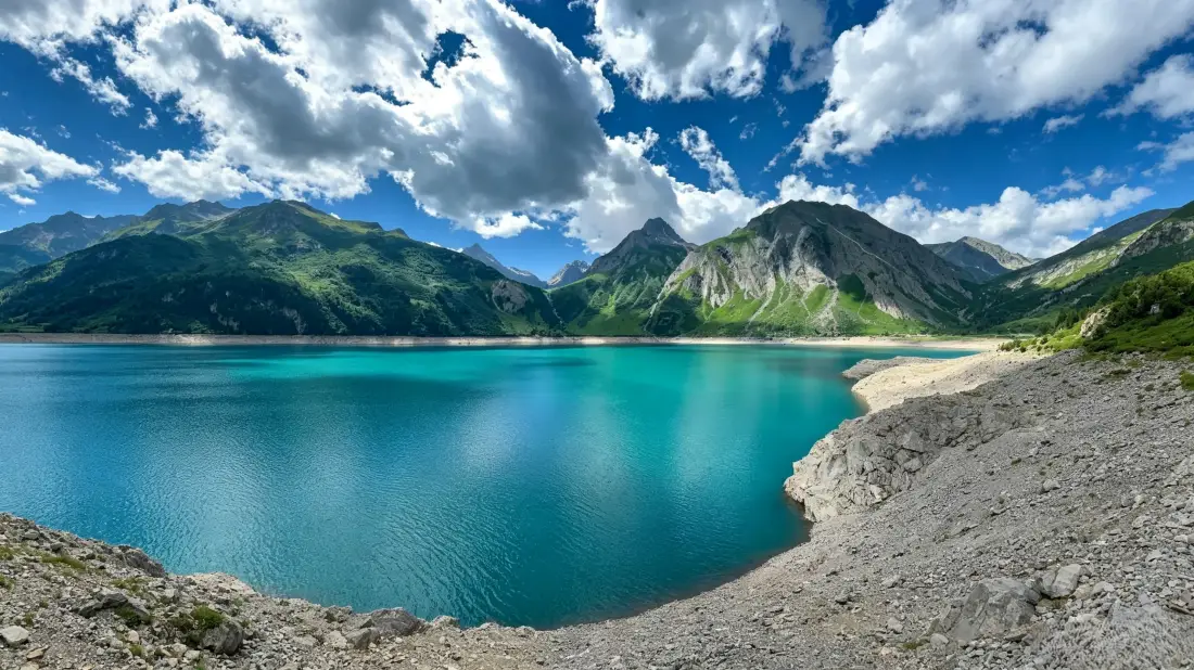 3k高山湖泊壁纸｜蓝天白云青山背景图片 - 清新自然风光「哲风壁纸」