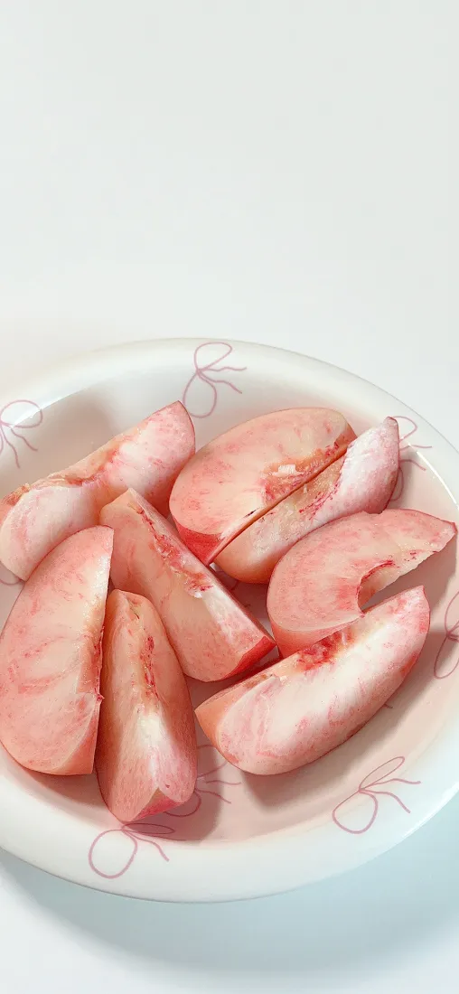 水蜜桃手机壁纸｜清新鲜切水果背景图片 - 治愈夏日美食「哲风壁纸」