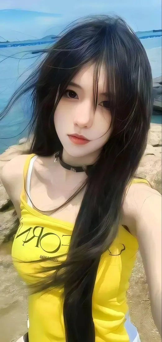 黄衣长发美女手机壁纸｜海边沙滩背景图片 - 养眼氛围感人像「哲风壁纸」