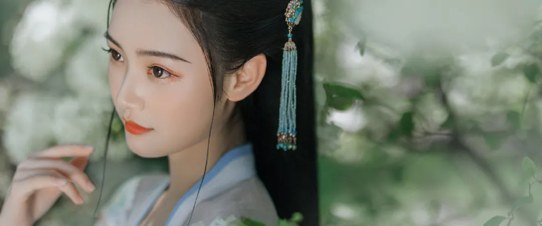 3k古风汉服美女壁纸｜林间清新背景图片 - 清冷氛围感写真「哲风壁纸」