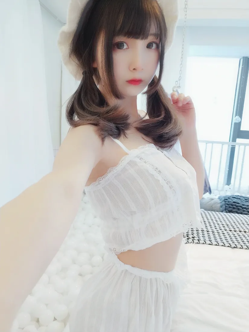 古川kagura手机壁纸｜白色睡衣背景图片 - 清纯甜美少女写真「哲风壁纸」