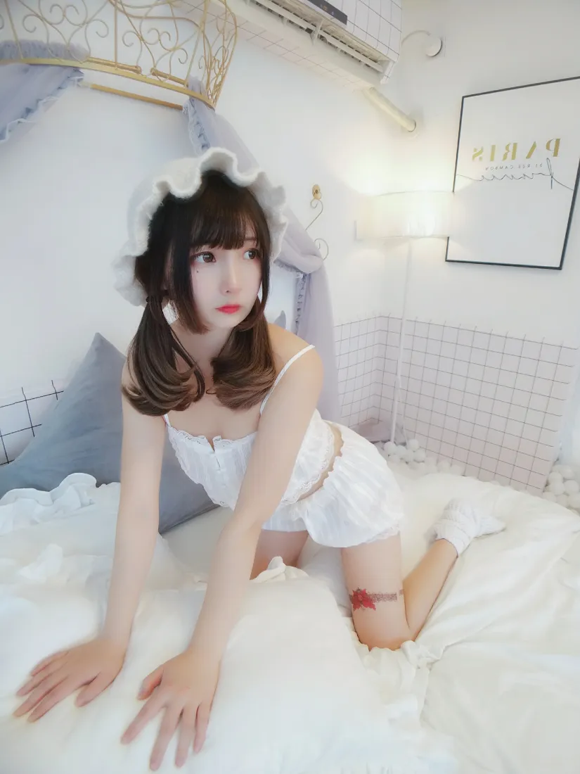 古川kagura手机壁纸｜白色睡衣居家背景图片 - 可爱少女写真「哲风壁纸」