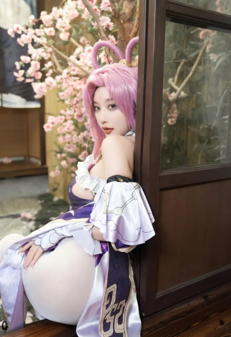 粉发cos少女手机壁纸｜樱花庭院背景图片 - 性感人像「哲风壁纸」