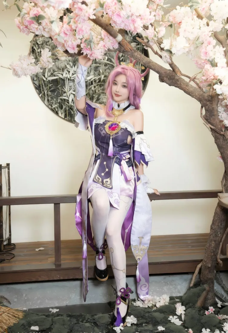 cos美女手机壁纸｜樱花古风场景背景图片 - 性感模特「哲风壁纸」