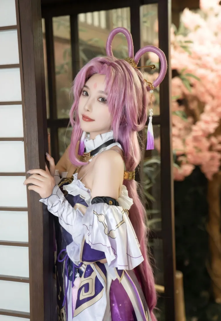 紫发coser手机壁纸｜古风背景图片 - 性感美女模特「哲风壁纸」