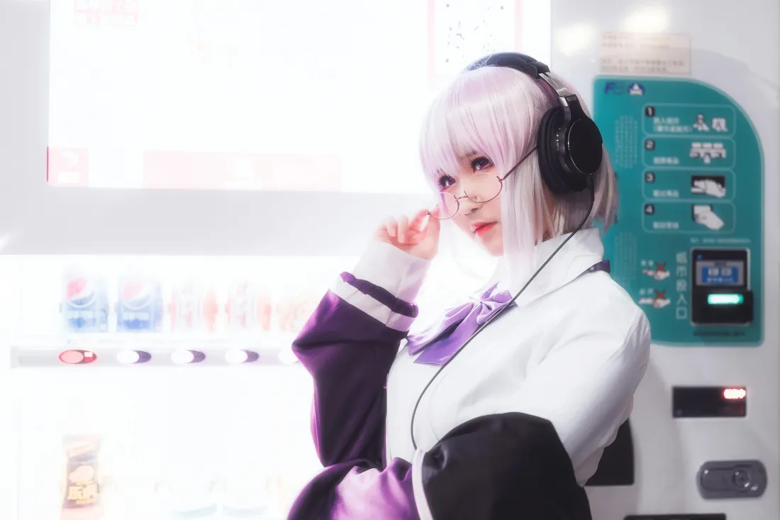 6k新条茜壁纸｜三度_69cos实拍背景图片 - 紫白学生校服「哲风壁纸」