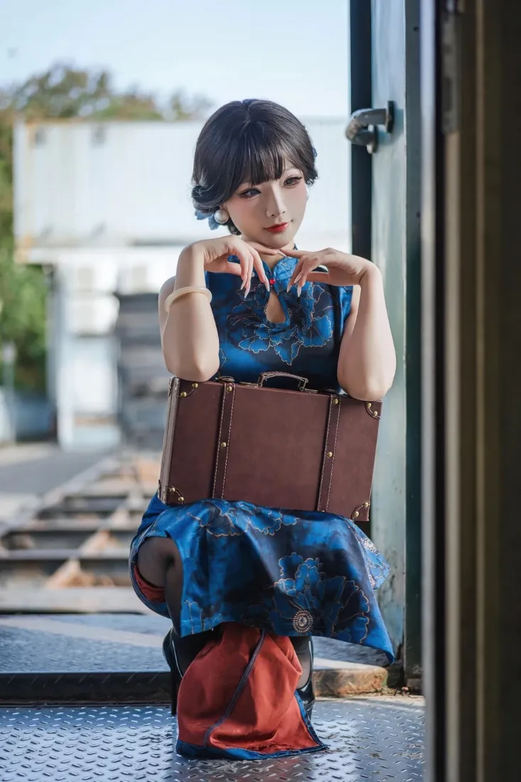 旗袍美女手机壁纸｜复古火车月台背景图片 - 民国风时尚写真「哲风壁纸」