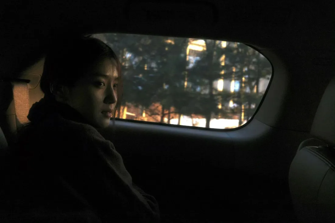2k车内女子壁纸｜城市夜景背景图片 - 氛围感「哲风壁纸」