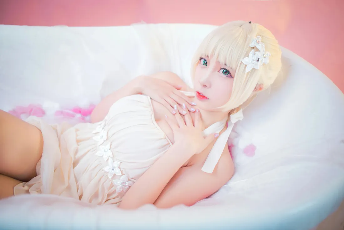 6ksaber壁纸｜二佐Nisa cosplay背景图片 - 白色吊带睡衣「哲风壁纸」