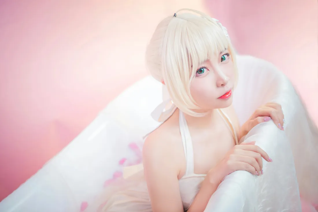 6kSaber壁纸｜Fate cos背景图片 - 二佐Nisa白色吊带睡衣「哲风壁纸」