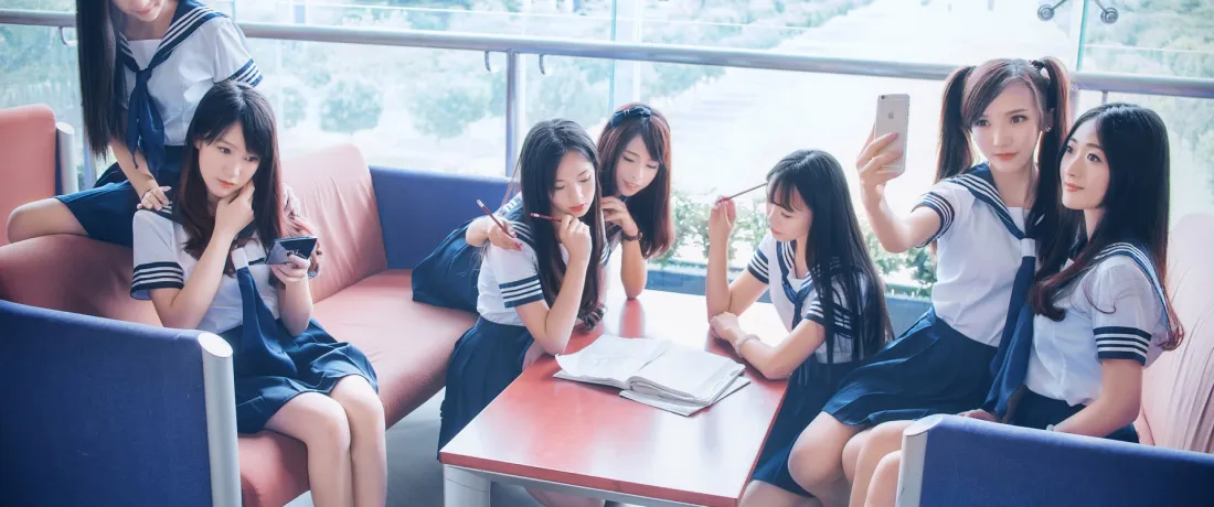 3k水手服少女壁纸｜校园休闲背景图片 - 闺蜜自拍日常「哲风壁纸」