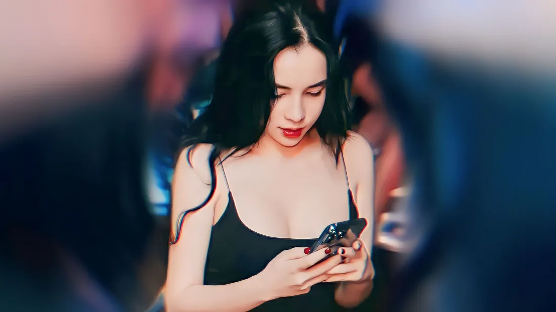 5k黑发红唇美女壁纸｜夜晚虚化背景图片 - 氛围感自拍「哲风壁纸」