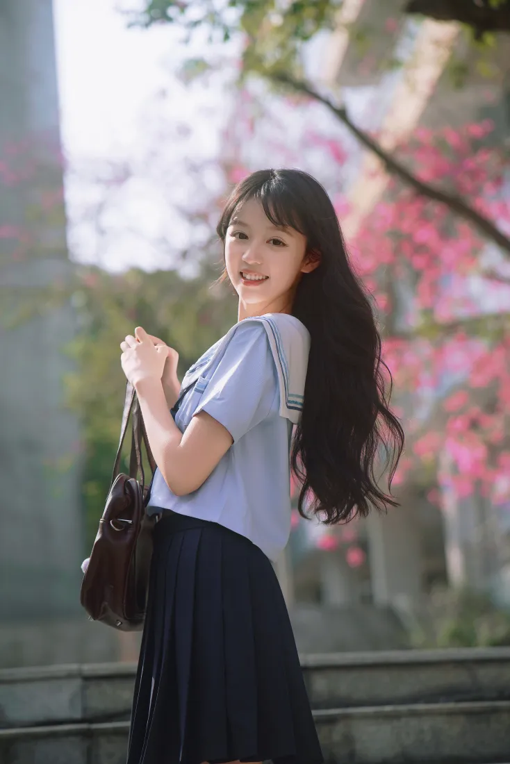 JK少女手机壁纸｜户外花树背景图片 - 青春活力甜美写真「哲风壁纸」