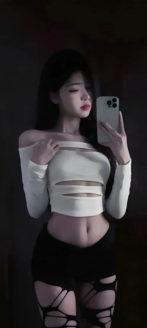 气质美女手机壁纸｜暗调对镜自拍背景图片 - 时尚人像「哲风壁纸」