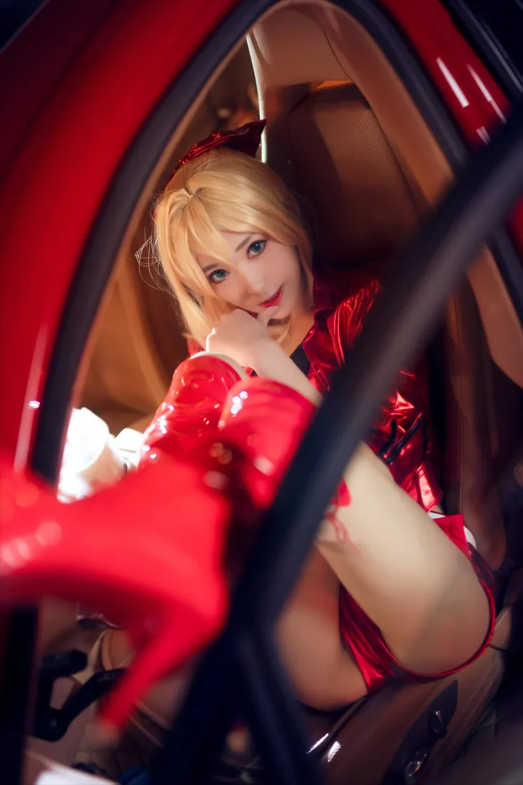 尼禄赛车娘手机壁纸｜南桃Momoko车内cos背景图片 - Fate「哲风壁纸」