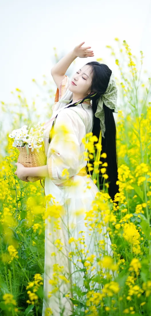 古装美女手机壁纸｜油菜花海背景图片 - 清新古风户外写真「哲风壁纸」