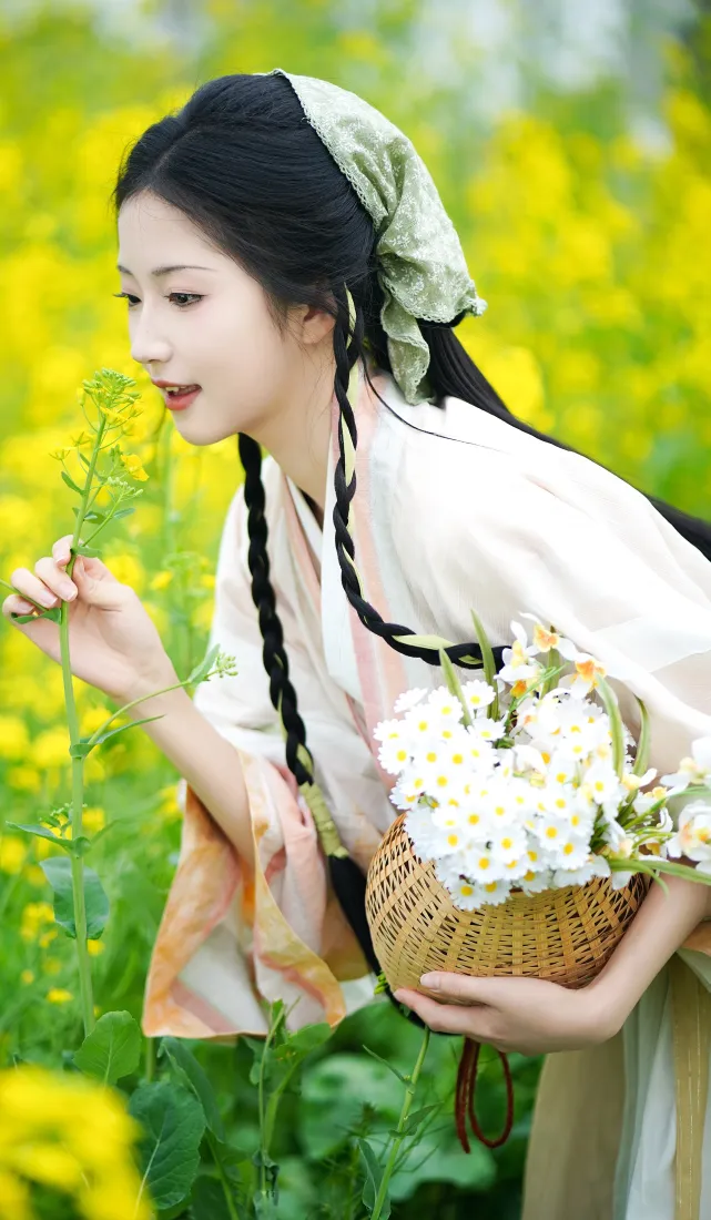 古装少女手机壁纸｜油菜花海背景图片 - 清新古风田园写真「哲风壁纸」