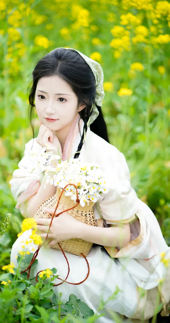 古风少女手机壁纸｜油菜花田背景图片 - 清新户外写真「哲风壁纸」