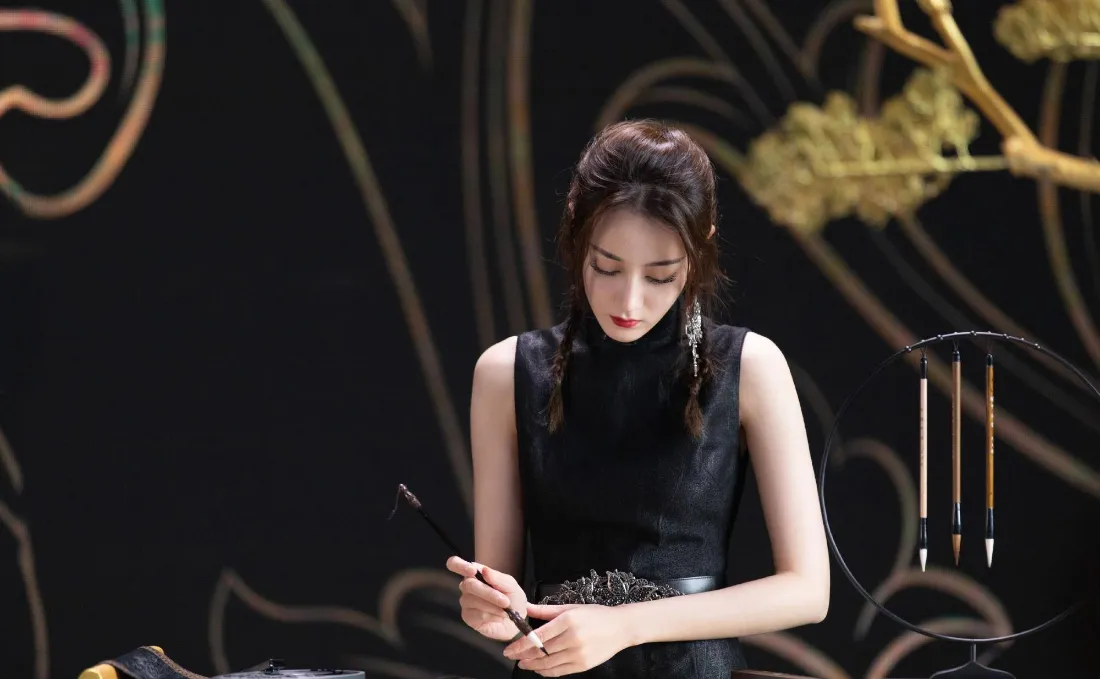 2k迪丽热巴壁纸｜国潮黑金背景图片 - 高颜值气质女明星「哲风壁纸」