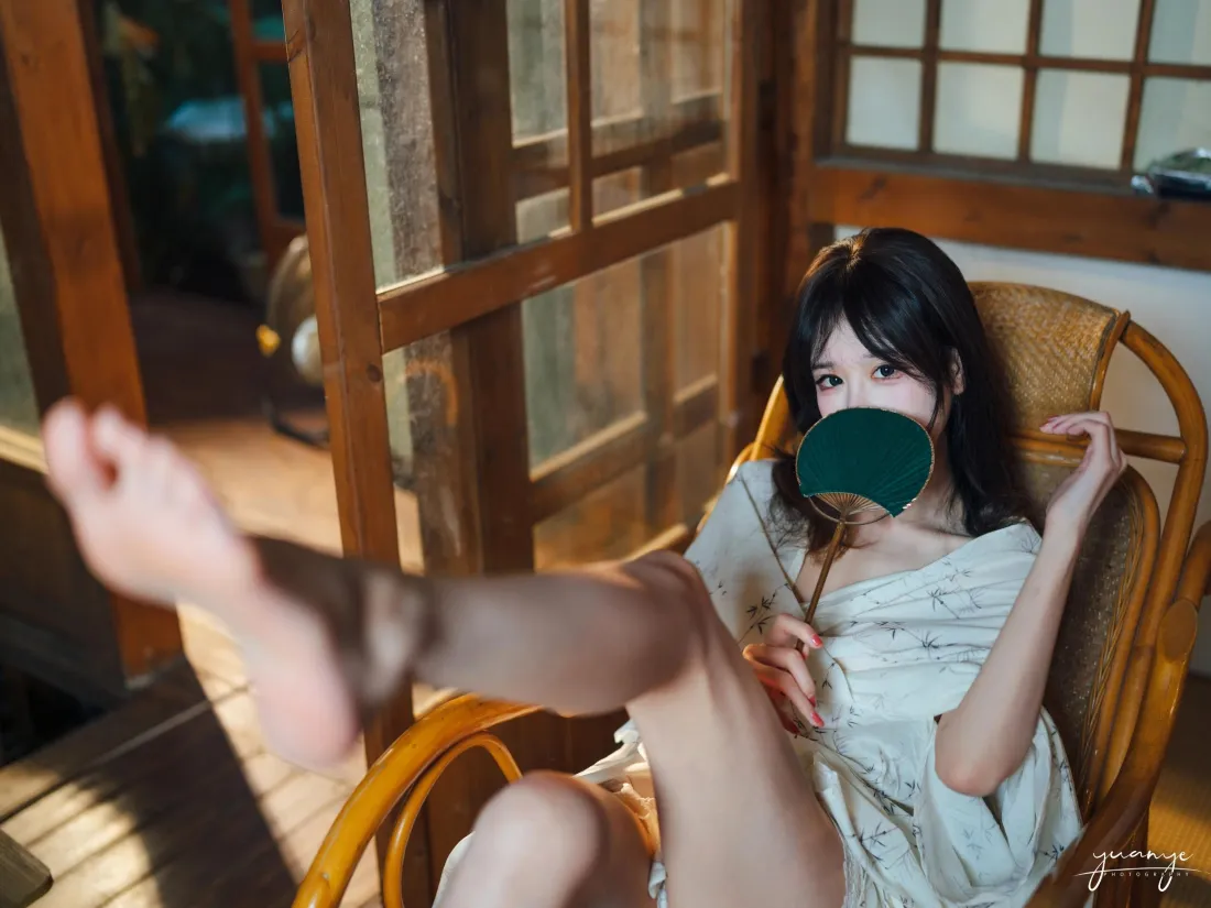 3k长发美女壁纸｜日式木屋背景图片 - 居家氛围感写真「哲风壁纸」