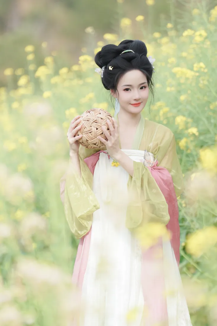 汉服美女手机壁纸｜油菜花海背景图片 - 清新古风写真「哲风壁纸」