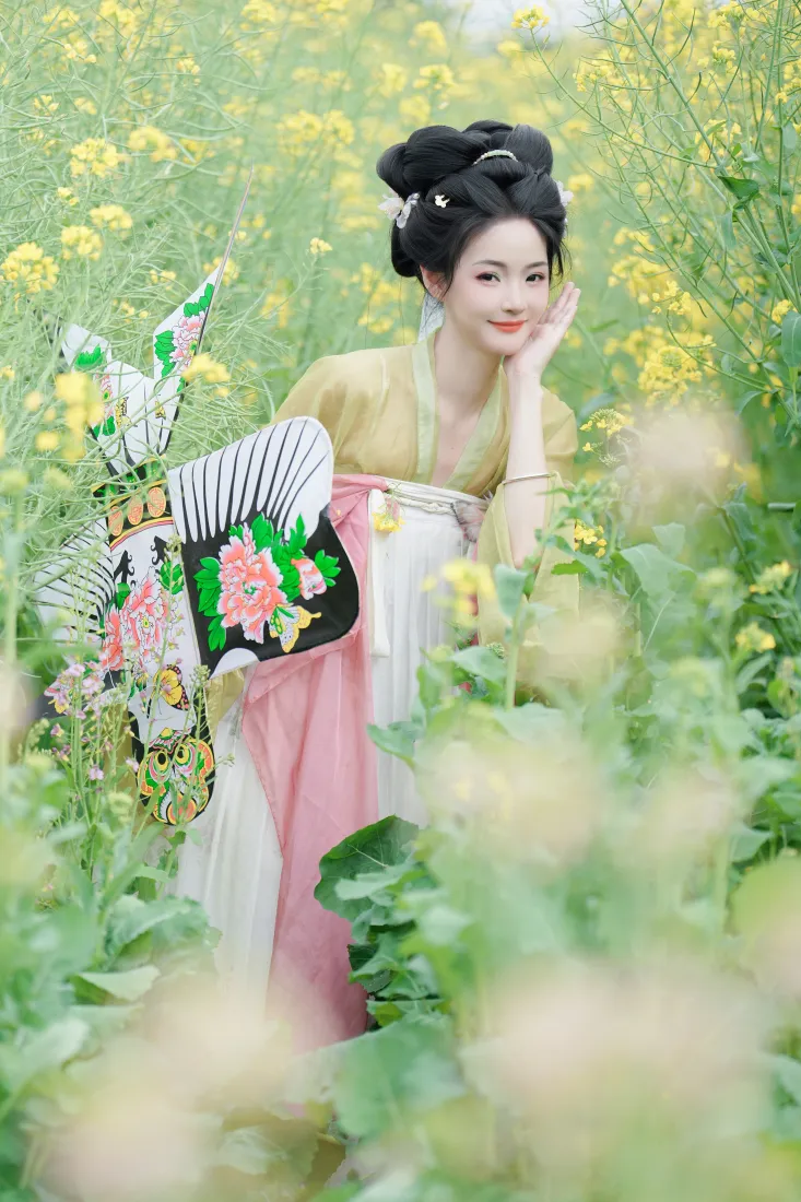 汉服美女手机壁纸｜春日油菜花海背景图片 - 古风人像「哲风壁纸」