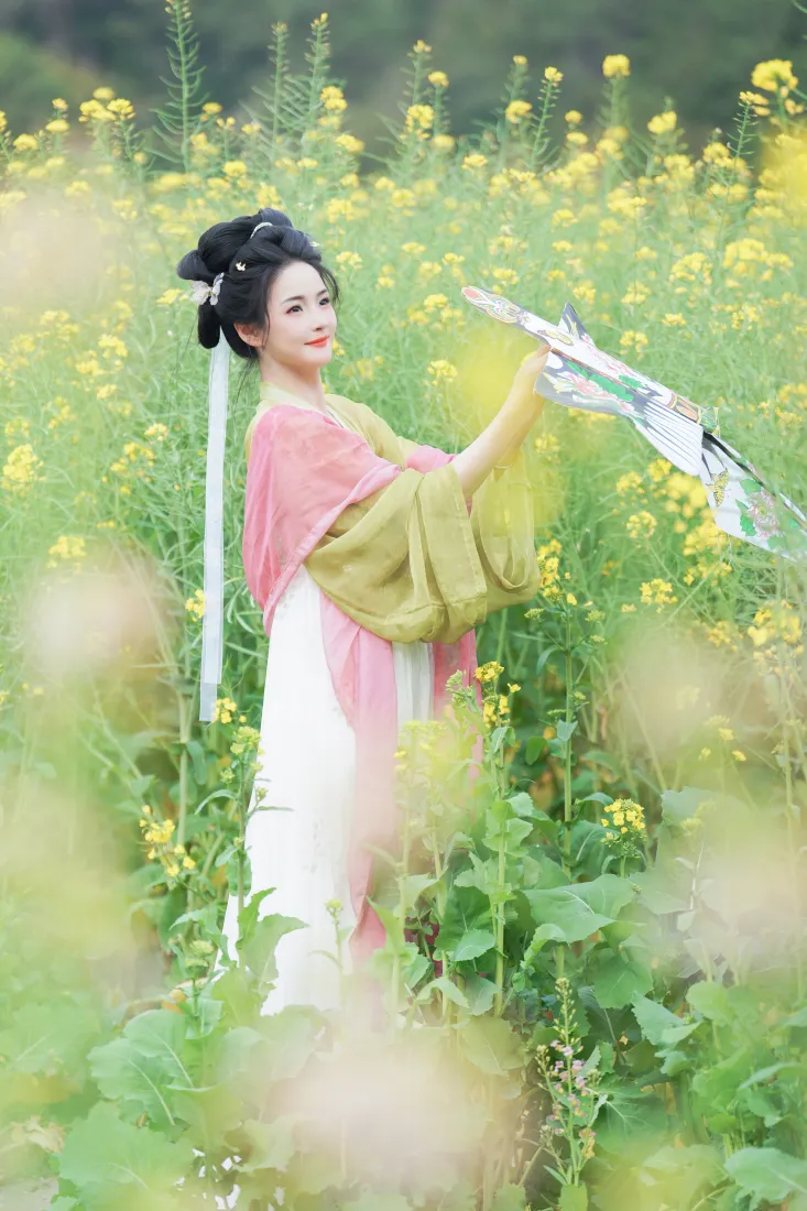 古风汉服美女手机壁纸｜油菜花海背景图片 - 春日户外写真「哲风壁纸」