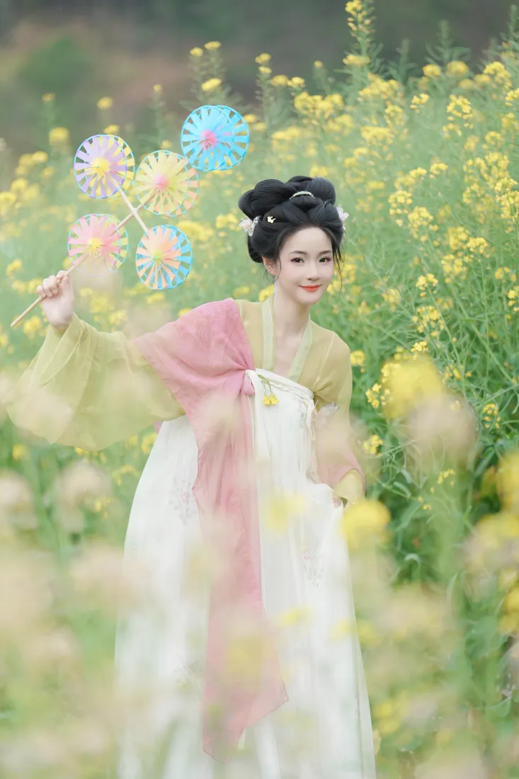 汉服美女手机壁纸｜油菜花海背景图片 - 春日清新古风人像「哲风壁纸」