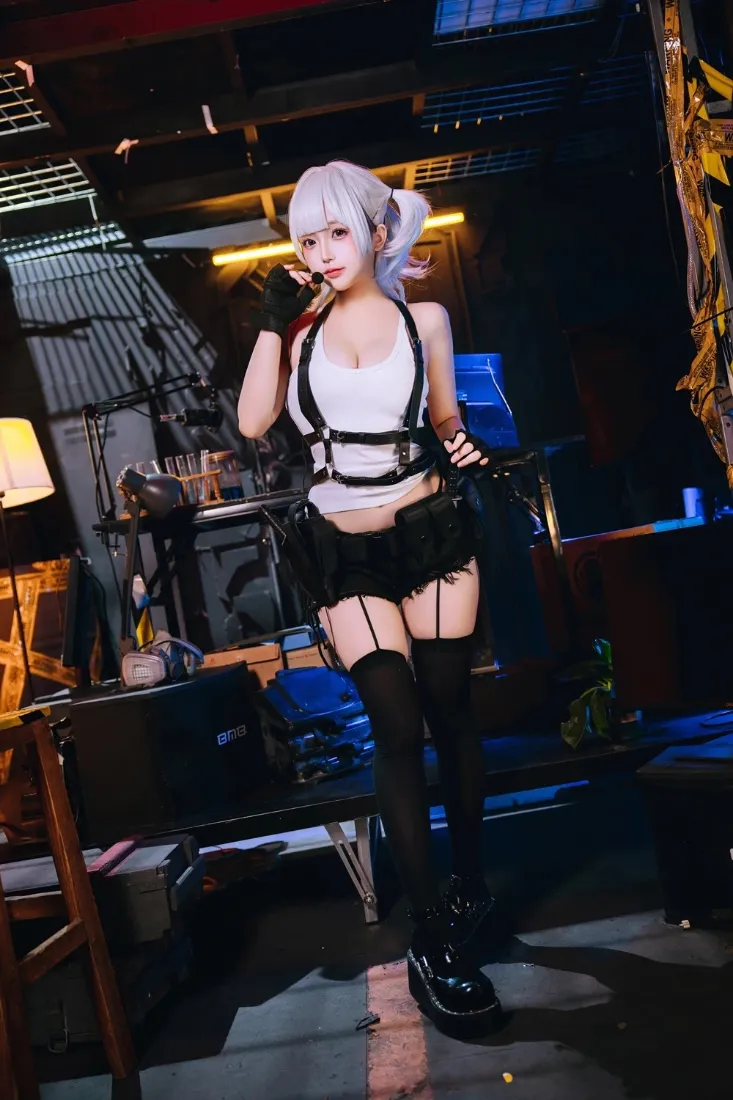 白发coser手机壁纸｜工业风背景图片 - 夜拍性感写真「哲风壁纸」