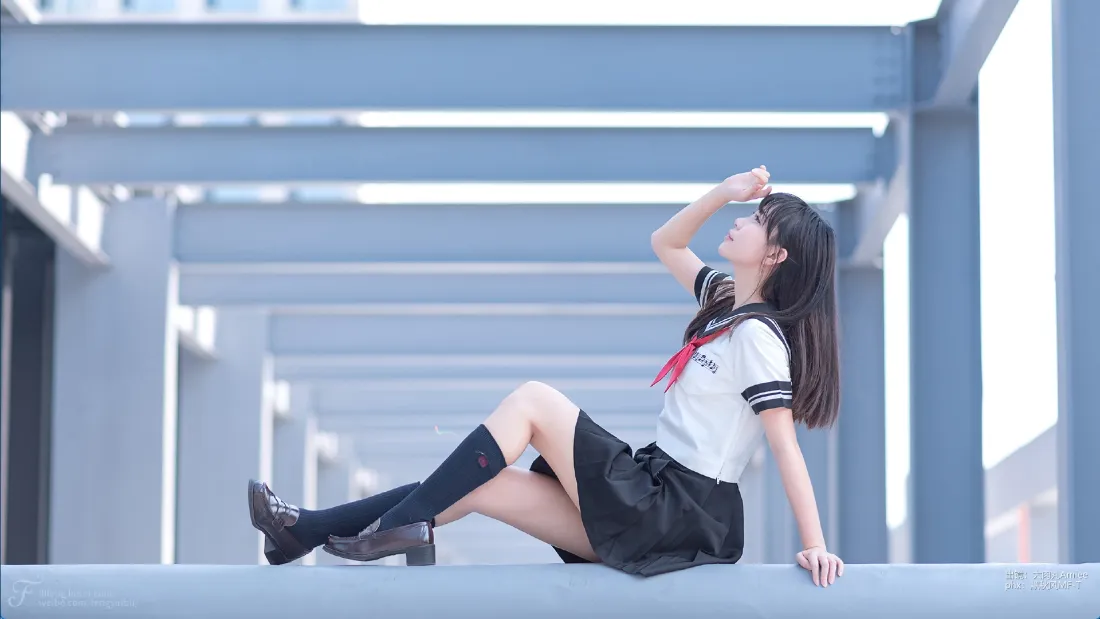 2kJK水手服cos美女壁纸｜天台户外背景图片 - 清新长发少女「哲风壁纸」