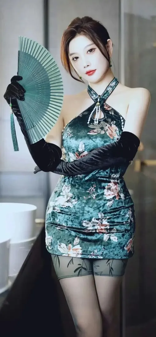 旗袍美女手机壁纸｜折扇复古优雅穿搭背景图片 - 气质写真「哲风壁纸」