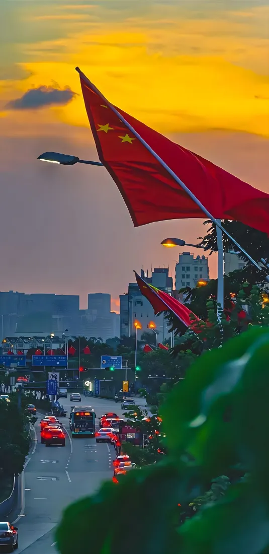五星红旗手机壁纸｜城市黄昏街景背景图片 - 爱国主题「哲风壁纸」
