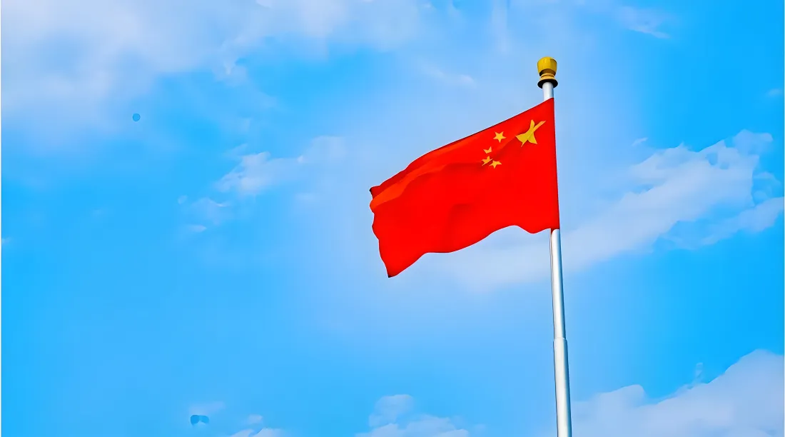 9k五星红旗壁纸｜蓝天白云背景图片 - 爱国主题「哲风壁纸」