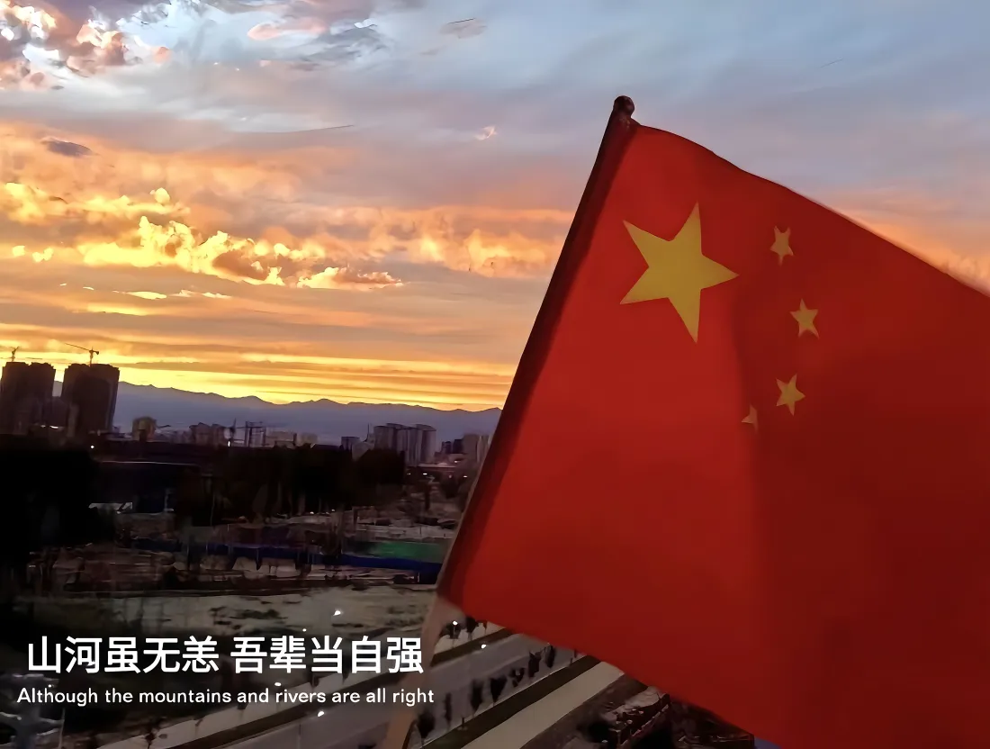 7k五星红旗壁纸｜黄昏城市背景图片 - 爱国主题「哲风壁纸」