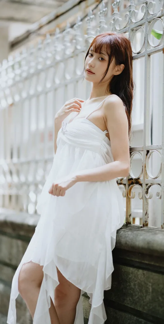 清纯美女手机壁纸｜白色连衣裙户外背景图片 - 清新写真「哲风壁纸」