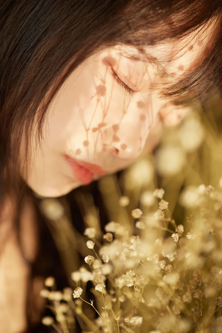 性感美女手机壁纸｜满天星背景图片 - 暖调柔焦人像写真「哲风壁纸」