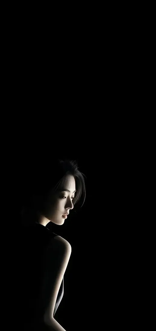 侧脸美女手机壁纸｜纯黑背景图片 - 暗调氛围感人像「哲风壁纸」