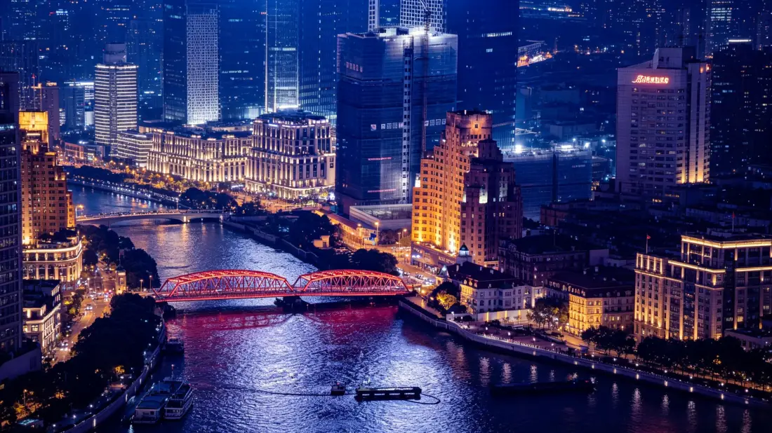 3k都市夜景壁纸｜河畔高楼背景图片 - 灯火璀璨「哲风壁纸」