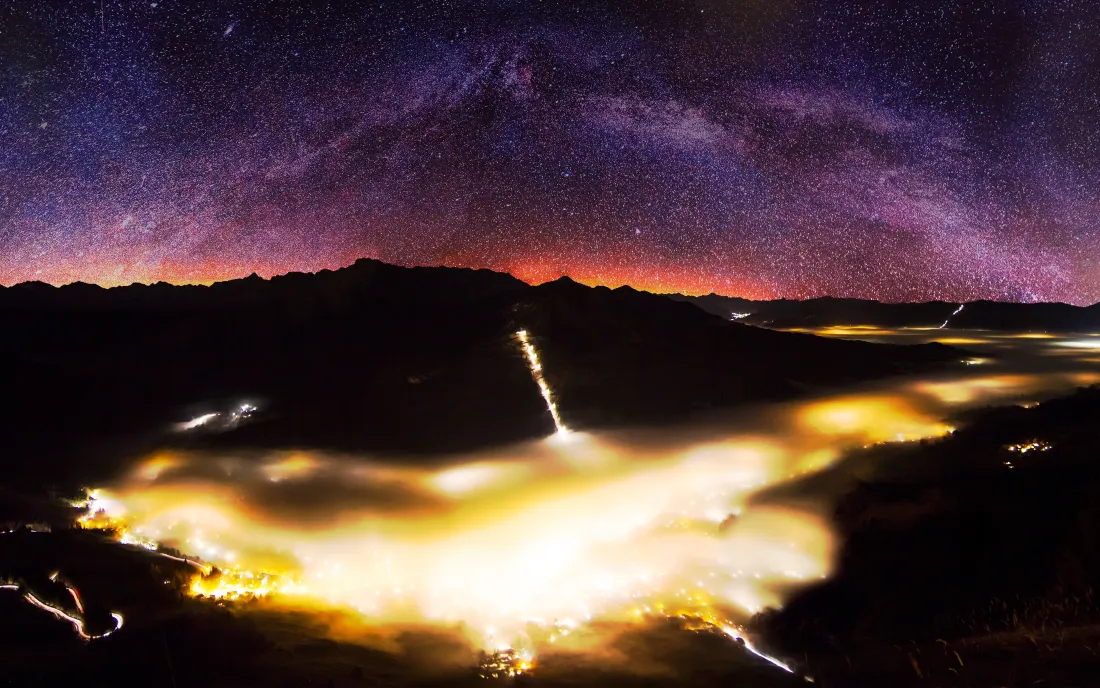 4k星空山谷夜景壁纸｜璀璨灯光背景图片 - 绝美自然风光「哲风壁纸」