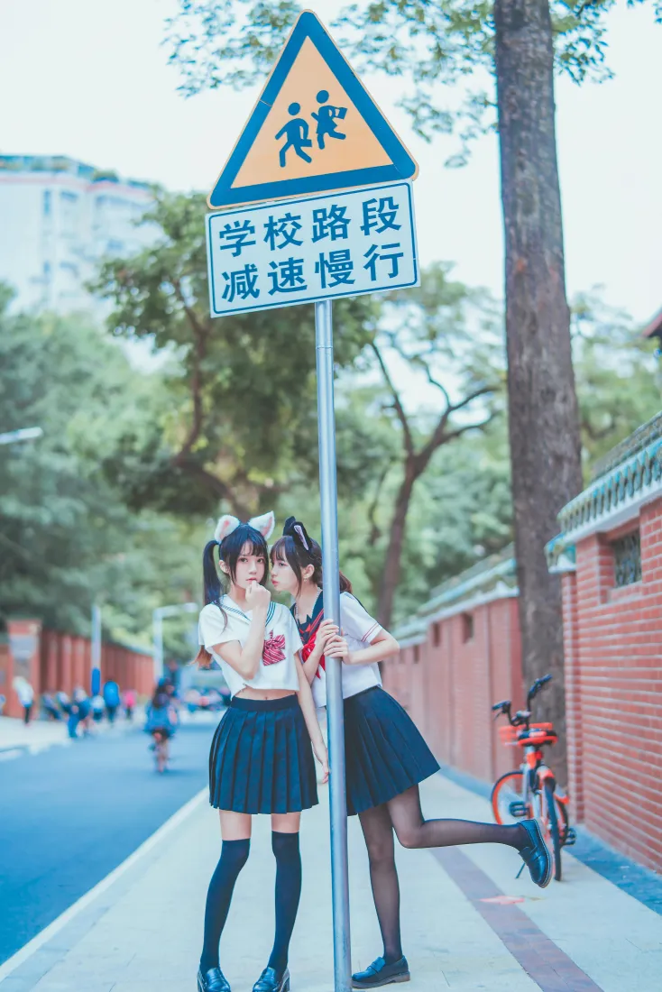 桜桃喵&疯猫ss手机壁纸｜JK少女街拍背景图片 - 校园百合写真「哲风壁纸」